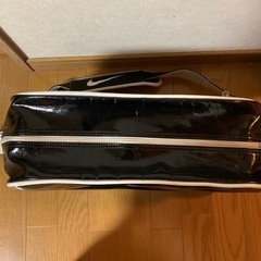 エナメルバックの画像