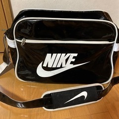 エナメルバック