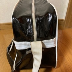 エナメルバックの画像