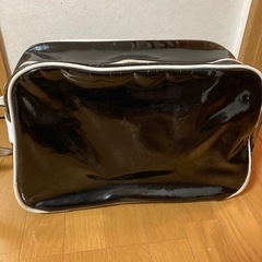 エナメルバックの画像