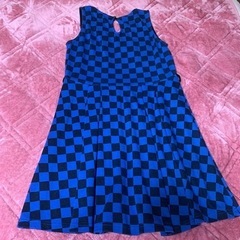 綺麗な色のワンピースですの画像