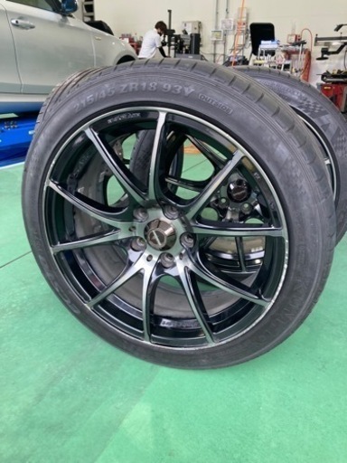 プリウスα  18インチ　タイヤセット