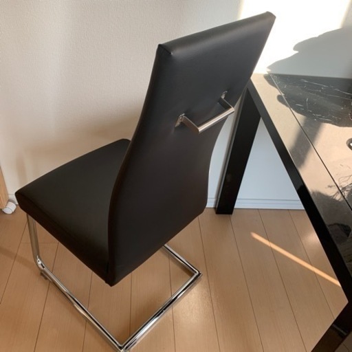 椅子　ブラック　2脚あります。