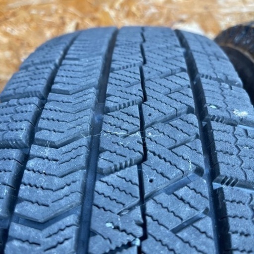バリ溝！　BRIDGESTONE VRX2 155/65R14 スタッドレス  タイヤ　2017年製