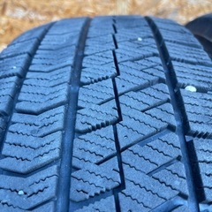 バリ溝 BRIDGESTONE VRX2 195/65R15 スタッドレス タイヤ 2017年製と