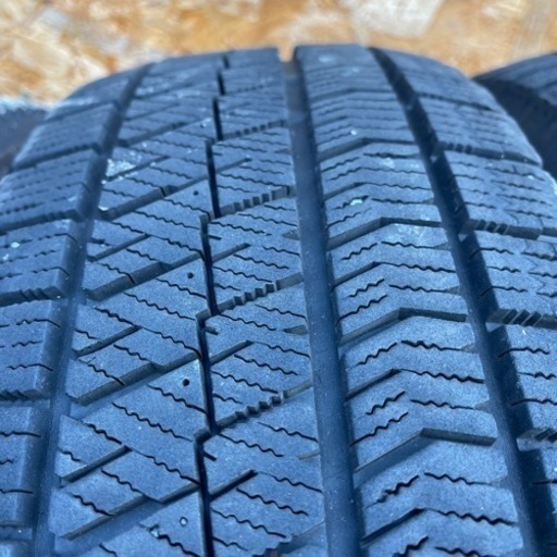 バリ溝　BRIDGESTONE VRX2 195/65R15 スタッドレス  タイヤ　2017年製と2019年製ミックス