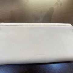 店頭販売済🎅🏻 カウントダウンSALE🎉 Calvin klein 二つ折り長財布 ホワイト 🎄の画像