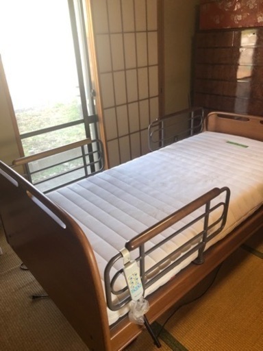 【引渡し決定】更に値下げしました(^.^)小泉介護用電動ベッド