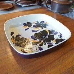 デンマーク王室御用達、Royal Copenhagen(ロイヤルコペンハーゲン)のBACA(バッカ)シリーズ、イヴァン・ワイスデザインの角皿♪北欧らしい色合いのヴィンテージプレート。ディスプレイにも！BK311の画像