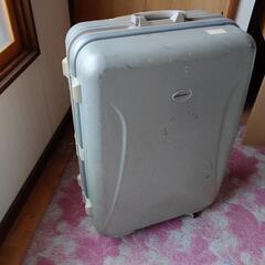 受付終了　キャリーケース　シルバー色の画像