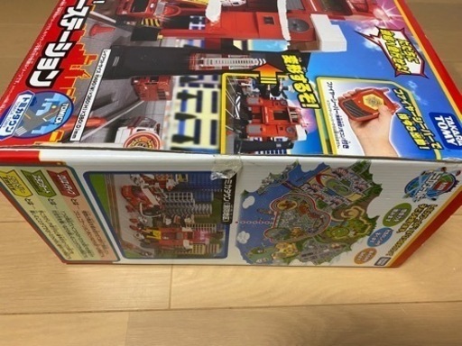 トミカ　無線でピピッと出動指令！変形ファイヤーステーション