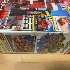 トミカ　無線でピピッと出動指令！変形ファイヤーステーション