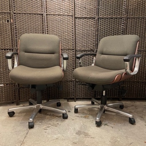 【売約済み】　【20万円】　ウチダ　UCHIDA EX-600 イーエックス-600  EX-620  1-229-6000 背ウォールナット色タイプ　布張り　ローバック　肘付き　アームチェア　検　ウォールナット　ウォルナット　プライウッド　内田洋行　エグゼクティブチェア　オフィスチェア　OAチェア　デスクチェア　ローズウッド　KNOLL Pollock ノール　ポロックチェア　GIROFLEX ジロフレックス　ハーマンミラー　 スチールケース　steelcase　OKAMURA オカムラ