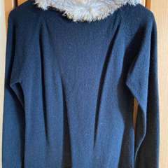 ファー付き　セーター　黒の画像