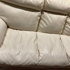 ソファーホワイト・ソファーカバー使用するとまだまだ使用可