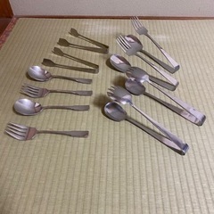 シャンパンクーラー＆アイスペール、アイストング、ソースポット、ドリンクポット、シルバーなどまとめての画像