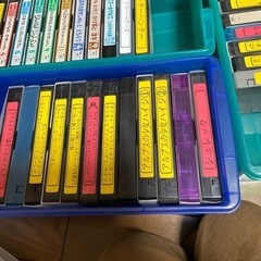 VHSたくさん　ケースも一緒に　お話中の画像