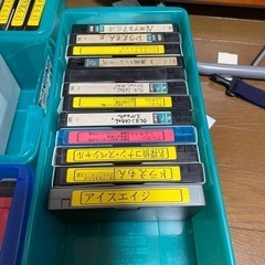 VHSたくさん　ケースも一緒に　お話中の画像