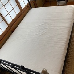 ダブルサイズマットレスとフレームのセット　