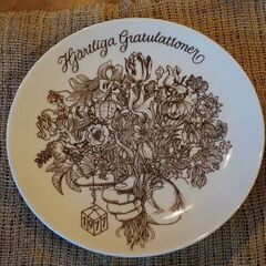 スウェーデンGUSTAVSBERG(グスタフスベリ) 社よりPER BECKMAN(ペール・ベックマン) デザインの1977年イヤープレート♪お祝いシリーズの記念プレートはプレゼントにも最適！①BK329の画像