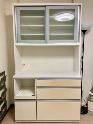 【値下げしました】　食器棚　キッチンボード　ダイニングボード　鏡面仕上げ　取っ手レス　シンプル　おしゃれ　コンセント有り