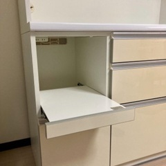 【値下げしました】　食器棚　キッチンボード　ダイニングボード　鏡面仕上げ　取っ手レス　シンプル　おしゃれ　コンセント有りの画像