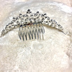 新品未使用　パールティアラの画像