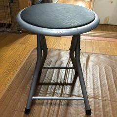 折りたたみ丸椅子