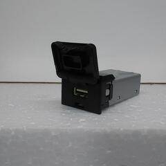ダイハツ トヨタ 純正 タフト ロッキー ライズUSBチャージャー ソケット①の画像