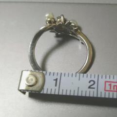 パールとラインストーンのリングの画像