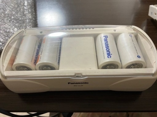 単１形充電電池と充電器