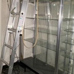 ラスト１つのみ！！…ライト機能あり！ガラス棚付～鍵付き～ラック～ガラスショーケース～陳列棚の画像