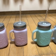 ガラスのコップ（ストロー付）の画像