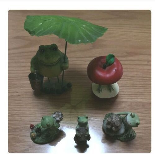 かわいいカエルの置物