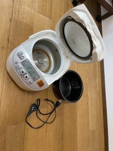象印　炊飯器　0.54Ｌ　3合まで炊けます