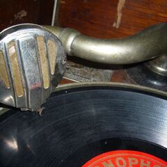 値下げペンギン蓄音機稼働品ｓｐレコード５枚付きの画像