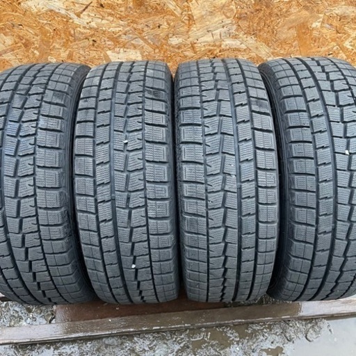 ほぼ新品　DUNLOP WM01 215/60R16 スタッドレス  タイヤ　2018年製