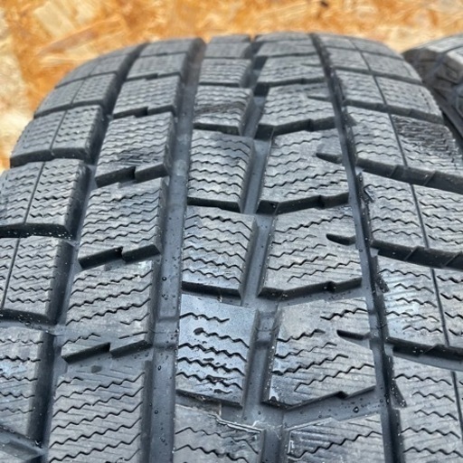 ほぼ新品　DUNLOP WM01 215/60R16 スタッドレス  タイヤ　2018年製