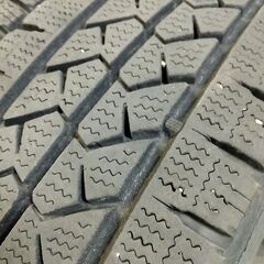 早い者勝ち！ハイエース スタッドレスタイヤ 溝あり 12000円⭐195/80R15 107/105L LT⭐トヨタ純正ホイール付 の画像