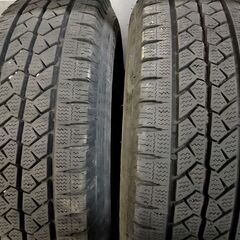 早い者勝ち！ハイエース スタッドレスタイヤ 溝あり 12000円⭐195/80R15 107/105L LT⭐トヨタ純正ホイール付 の画像