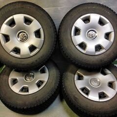早い者勝ち！ハイエース スタッドレスタイヤ 溝あり 12000円⭐195/80R15 107/105L LT⭐トヨタ純正ホイール付 の画像