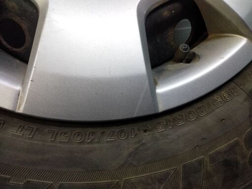 早い者勝ち！ハイエース スタッドレスタイヤ 溝あり 12000円⭐195/80R15 107/105L LT⭐トヨタ純正ホイール付 