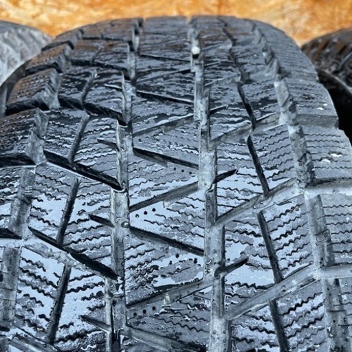 バリ山　BRIDGESTONE DM-V1 245/70R16 スタッドレス  タイヤ　2013年製
