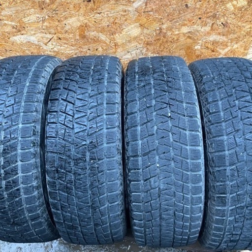 バリ山　BRIDGESTONE DM-V1 245/70R16 スタッドレス  タイヤ　2013年製