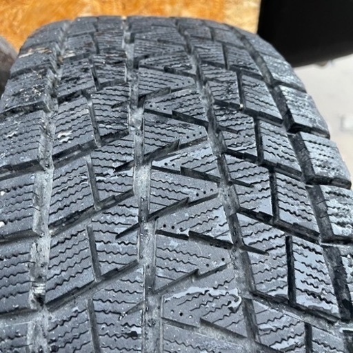 バリ山　BRIDGESTONE DM-V1 245/70R16 スタッドレス  タイヤ　2013年製