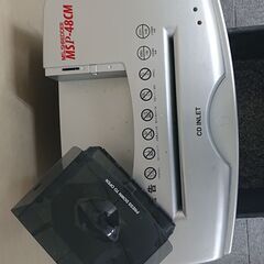 少し大きめの電動シュレッダー（CD粉砕機付き）の画像