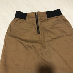 ブラウンスカートの画像