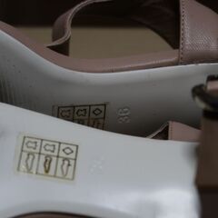 【無料】ADOLFO DOMINGUEZのサンダルの画像