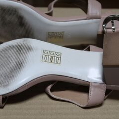 【無料】ADOLFO DOMINGUEZのサンダルの画像