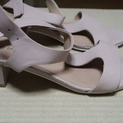 【無料】ADOLFO DOMINGUEZのサンダルの画像